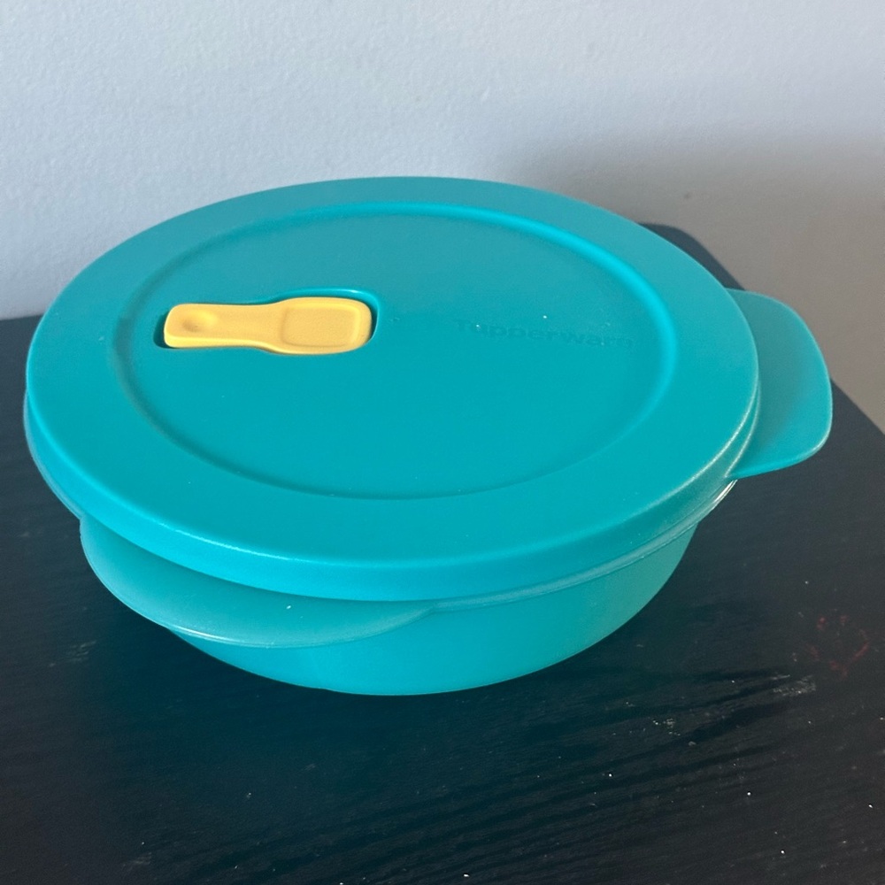Tupperware Crystal Wave Divided Containers - Picture 3 of 9